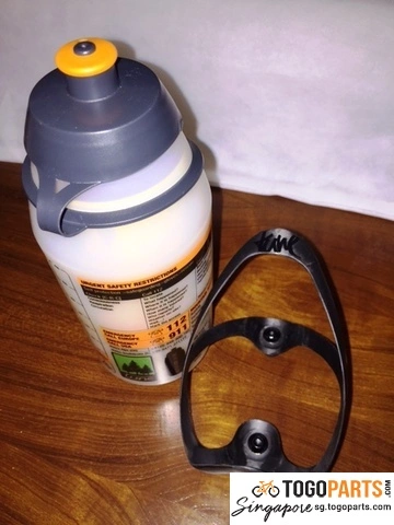2 Sets Of 'TUNE': 100% Carbon Water Bottle Cage (9g) + TUNE Water Bottle (Original - New) 1 2 Sets Of 'TUNE': 100% Carbon Water Bottle Cage (9g) + TUNE Water Bottle (Original - New)