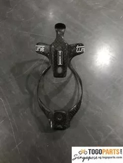 Tune WassertrÃ¤ger Uni Carbon Water Bottle Cage -Cases Salgsbutikk large adpic3 1511262668 61195